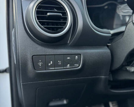 Белый Хендай Kona, объемом двигателя 0 л и пробегом 96 тыс. км за 16900 $, фото 7 на Automoto.ua