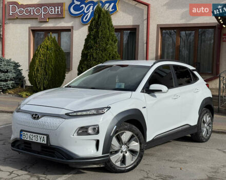 Белый Хендай Kona, объемом двигателя 0 л и пробегом 67 тыс. км за 16350 $, фото 2 на Automoto.ua