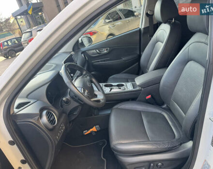 Білий Хендай Kona, об'ємом двигуна 0 л та пробігом 112 тис. км за 16499 $, фото 14 на Automoto.ua