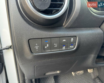 Белый Хендай Kona, объемом двигателя 0 л и пробегом 67 тыс. км за 16350 $, фото 46 на Automoto.ua