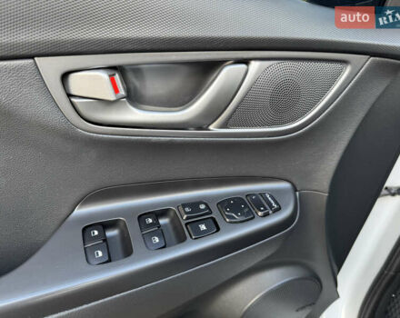 Белый Хендай Kona, объемом двигателя 0 л и пробегом 67 тыс. км за 16350 $, фото 40 на Automoto.ua