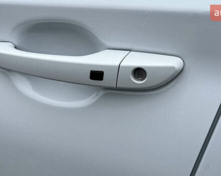 Белый Хендай Kona, объемом двигателя 0 л и пробегом 150 тыс. км за 16500 $, фото 6 на Automoto.ua