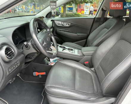 Хендай Kona 2019 в Днепре (Днепропетровске) на Automoto.ua Белый Хендай Kona, объемом двигателя 0 л и пробегом 128 тыс. км за 17500 $, фото 8 на Automoto.ua