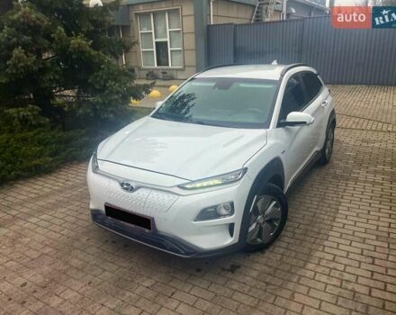 Белый Хендай Kona, объемом двигателя 0 л и пробегом 108 тыс. км за 17950 $, фото 2 на Automoto.ua