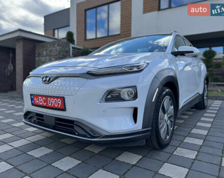 Белый Хендай Kona, объемом двигателя 0 л и пробегом 108 тыс. км за 16700 $, фото 4 на Automoto.ua