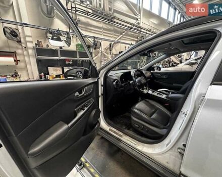 Білий Хендай Kona, об'ємом двигуна 0 л та пробігом 92 тис. км за 16900 $, фото 9 на Automoto.ua