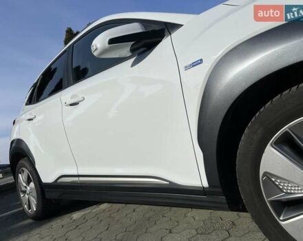 Белый Хендай Kona, объемом двигателя 0 л и пробегом 112 тыс. км за 16200 $, фото 22 на Automoto.ua