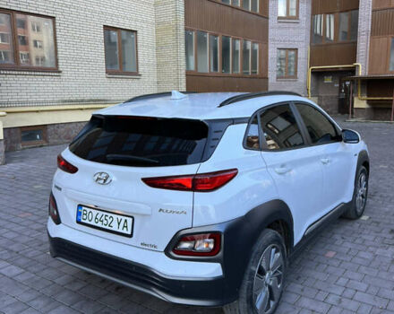 Белый Хендай Kona, объемом двигателя 0 л и пробегом 97 тыс. км за 16800 $, фото 1 на Automoto.ua