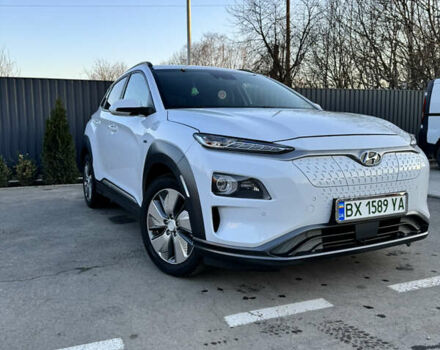 Белый Хендай Kona, объемом двигателя 0 л и пробегом 96 тыс. км за 16900 $, фото 1 на Automoto.ua