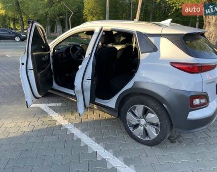 Белый Хендай Kona, объемом двигателя 0 л и пробегом 78 тыс. км за 16700 $, фото 13 на Automoto.ua