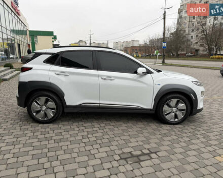 Білий Хендай Kona, об'ємом двигуна 0 л та пробігом 38 тис. км за 18200 $, фото 9 на Automoto.ua