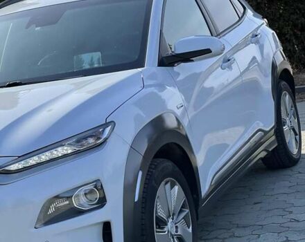 Белый Хендай Kona, объемом двигателя 0 л и пробегом 112 тыс. км за 16200 $, фото 48 на Automoto.ua