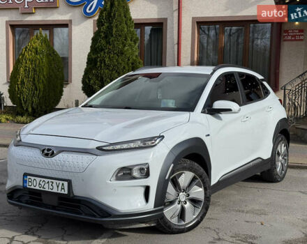 Белый Хендай Kona, объемом двигателя 0 л и пробегом 67 тыс. км за 16350 $, фото 1 на Automoto.ua