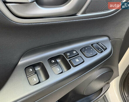 Білий Хендай Kona, об'ємом двигуна 0 л та пробігом 112 тис. км за 16499 $, фото 12 на Automoto.ua