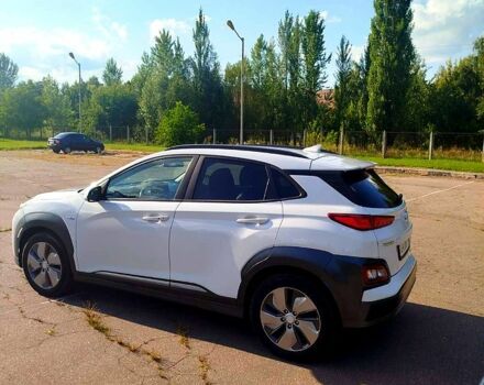 Белый Хендай Kona, объемом двигателя 0 л и пробегом 108 тыс. км за 15900 $, фото 1 на Automoto.ua