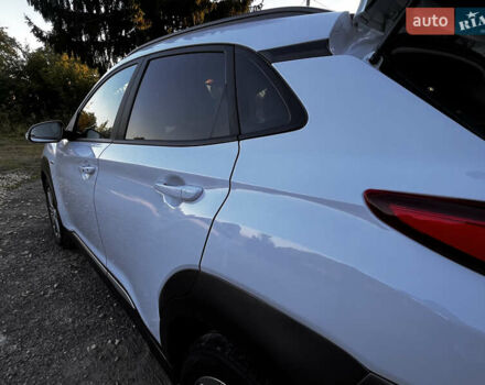 Білий Хендай Kona, об'ємом двигуна 0 л та пробігом 92 тис. км за 16550 $, фото 48 на Automoto.ua