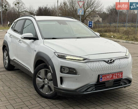 Белый Хендай Kona, объемом двигателя 0 л и пробегом 105 тыс. км за 16800 $, фото 1 на Automoto.ua