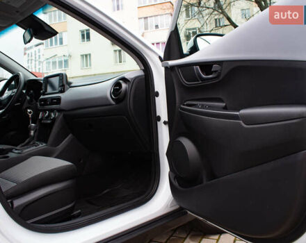 Белый Хендай Kona, объемом двигателя 2 л и пробегом 98 тыс. км за 15200 $, фото 26 на Automoto.ua