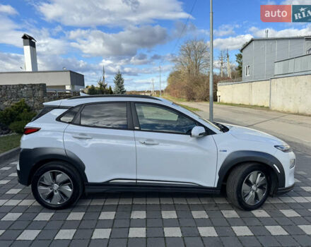 Белый Хендай Kona, объемом двигателя 0 л и пробегом 108 тыс. км за 16700 $, фото 12 на Automoto.ua