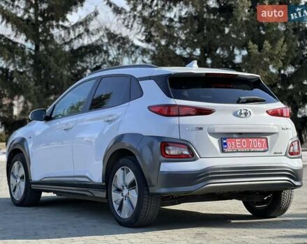 Белый Хендай Kona, объемом двигателя 0 л и пробегом 112 тыс. км за 16200 $, фото 2 на Automoto.ua
