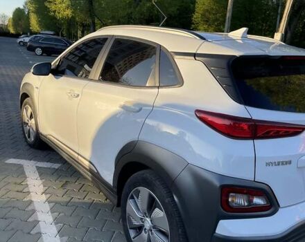 Белый Хендай Kona, объемом двигателя 0 л и пробегом 78 тыс. км за 16700 $, фото 2 на Automoto.ua