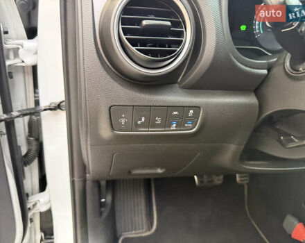 Хендай Kona 2019 в Днепре (Днепропетровске) на Automoto.ua Белый Хендай Kona, объемом двигателя 0 л и пробегом 128 тыс. км за 17500 $, фото 16 на Automoto.ua