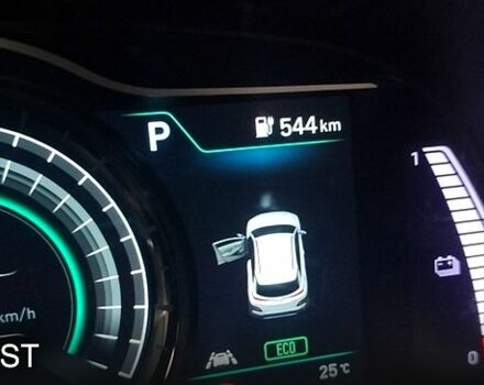 Белый Хендай Kona, объемом двигателя 0 л и пробегом 108 тыс. км за 15900 $, фото 2 на Automoto.ua