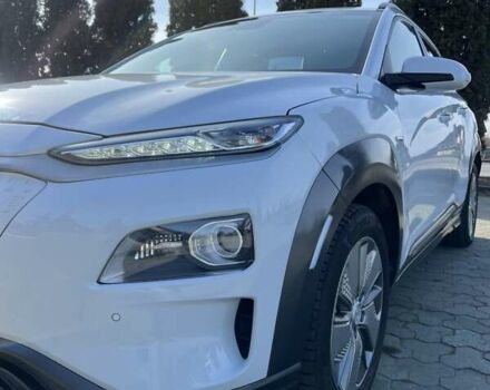 Белый Хендай Kona, объемом двигателя 0 л и пробегом 112 тыс. км за 16200 $, фото 3 на Automoto.ua