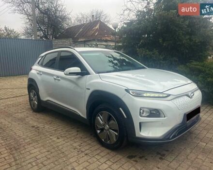 Белый Хендай Kona, объемом двигателя 0 л и пробегом 108 тыс. км за 17950 $, фото 9 на Automoto.ua