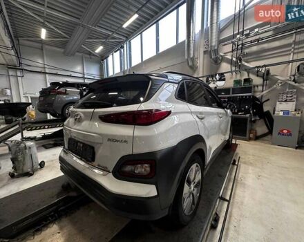 Білий Хендай Kona, об'ємом двигуна 0 л та пробігом 92 тис. км за 16900 $, фото 17 на Automoto.ua