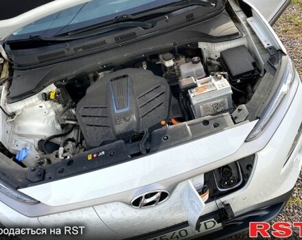 Білий Хендай Kona, об'ємом двигуна 0 л та пробігом 98 тис. км за 16500 $, фото 7 на Automoto.ua