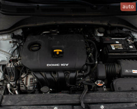 Белый Хендай Kona, объемом двигателя 2 л и пробегом 98 тыс. км за 15200 $, фото 16 на Automoto.ua