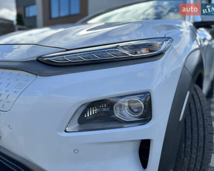 Белый Хендай Kona, объемом двигателя 0 л и пробегом 108 тыс. км за 16700 $, фото 35 на Automoto.ua