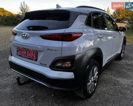 Білий Хендай Kona, об'ємом двигуна 0 л та пробігом 92 тис. км за 16550 $, фото 8 на Automoto.ua