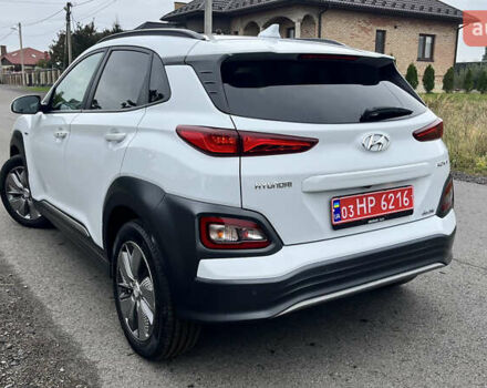 Белый Хендай Kona, объемом двигателя 0 л и пробегом 150 тыс. км за 16500 $, фото 3 на Automoto.ua