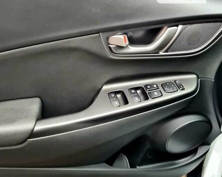 Білий Хендай Kona, об'ємом двигуна 0 л та пробігом 96 тис. км за 15900 $, фото 8 на Automoto.ua