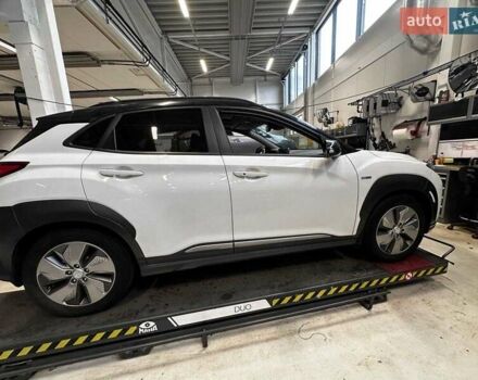 Білий Хендай Kona, об'ємом двигуна 0 л та пробігом 92 тис. км за 16900 $, фото 23 на Automoto.ua