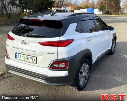 Білий Хендай Kona, об'ємом двигуна 0 л та пробігом 98 тис. км за 16500 $, фото 5 на Automoto.ua