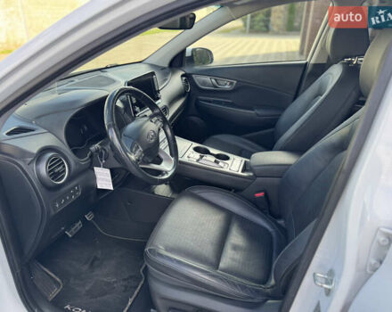 Белый Хендай Kona, объемом двигателя 0 л и пробегом 108 тыс. км за 16700 $, фото 15 на Automoto.ua