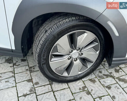 Білий Хендай Kona, об'ємом двигуна 0 л та пробігом 112 тис. км за 16499 $, фото 58 на Automoto.ua