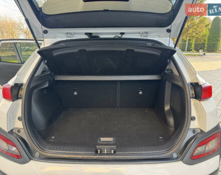 Білий Хендай Kona, об'ємом двигуна 0 л та пробігом 112 тис. км за 16499 $, фото 16 на Automoto.ua