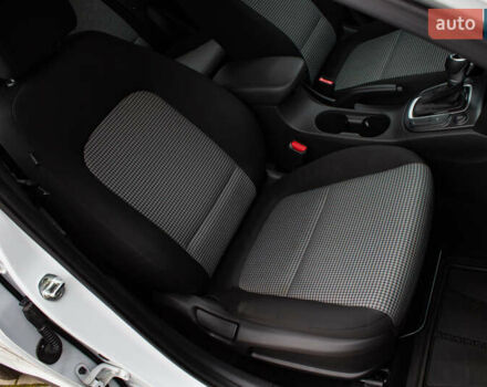 Белый Хендай Kona, объемом двигателя 2 л и пробегом 98 тыс. км за 15200 $, фото 28 на Automoto.ua