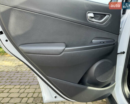 Белый Хендай Kona, объемом двигателя 0 л и пробегом 67 тыс. км за 16350 $, фото 51 на Automoto.ua