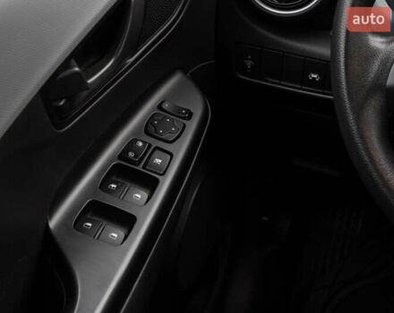 Белый Хендай Kona, объемом двигателя 2 л и пробегом 98 тыс. км за 15200 $, фото 24 на Automoto.ua