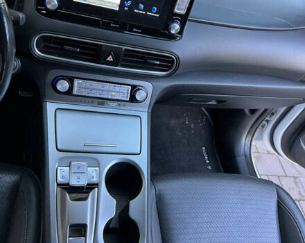 Белый Хендай Kona, объемом двигателя 0 л и пробегом 97 тыс. км за 16800 $, фото 17 на Automoto.ua