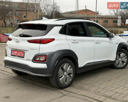Белый Хендай Kona, объемом двигателя 0 л и пробегом 105 тыс. км за 16800 $, фото 3 на Automoto.ua