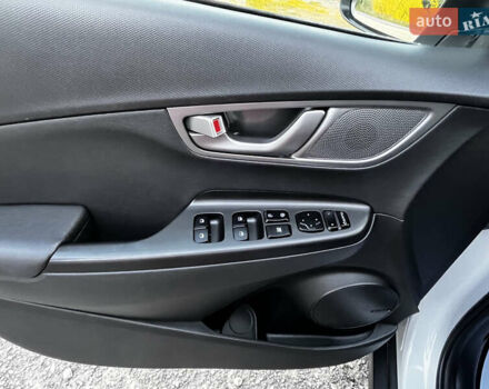 Білий Хендай Kona, об'ємом двигуна 0 л та пробігом 92 тис. км за 16550 $, фото 27 на Automoto.ua