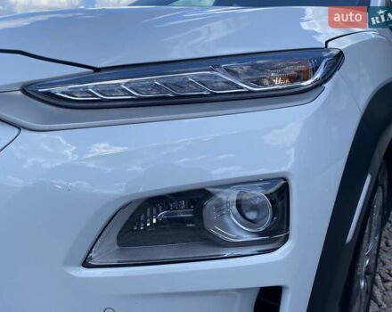 Белый Хендай Kona, объемом двигателя 0 л и пробегом 112 тыс. км за 17900 $, фото 3 на Automoto.ua