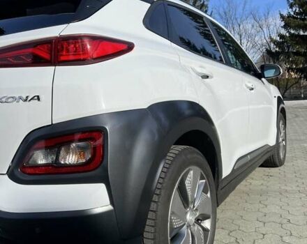 Белый Хендай Kona, объемом двигателя 0 л и пробегом 112 тыс. км за 16200 $, фото 6 на Automoto.ua