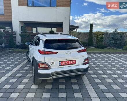 Белый Хендай Kona, объемом двигателя 0 л и пробегом 108 тыс. км за 16700 $, фото 8 на Automoto.ua